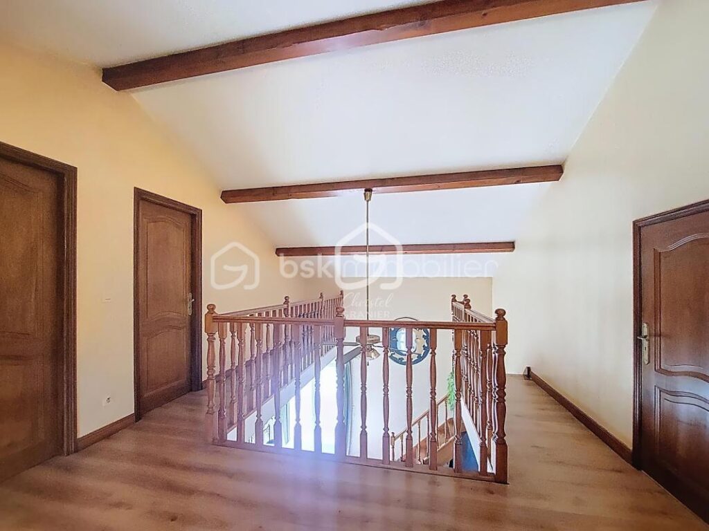 Maison familiale 143m² – vue dégagée – Sous-sol complet – Terrain 2120m² – 5 pièces – 4 chambres – 143 m²