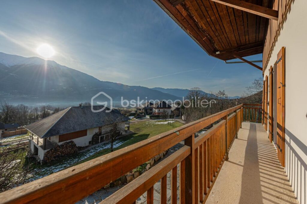 BATISSE DE CARACTERE DE 149 m² sur terrain de 1 850 m² – 5 pièces – 3 chambres – 116 m²