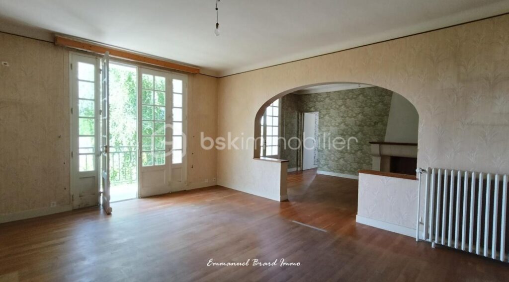 Maison de caractère avec fort potentiel – Montmorillon (86500) – 11 pièces – 5 chambres – 200 m²