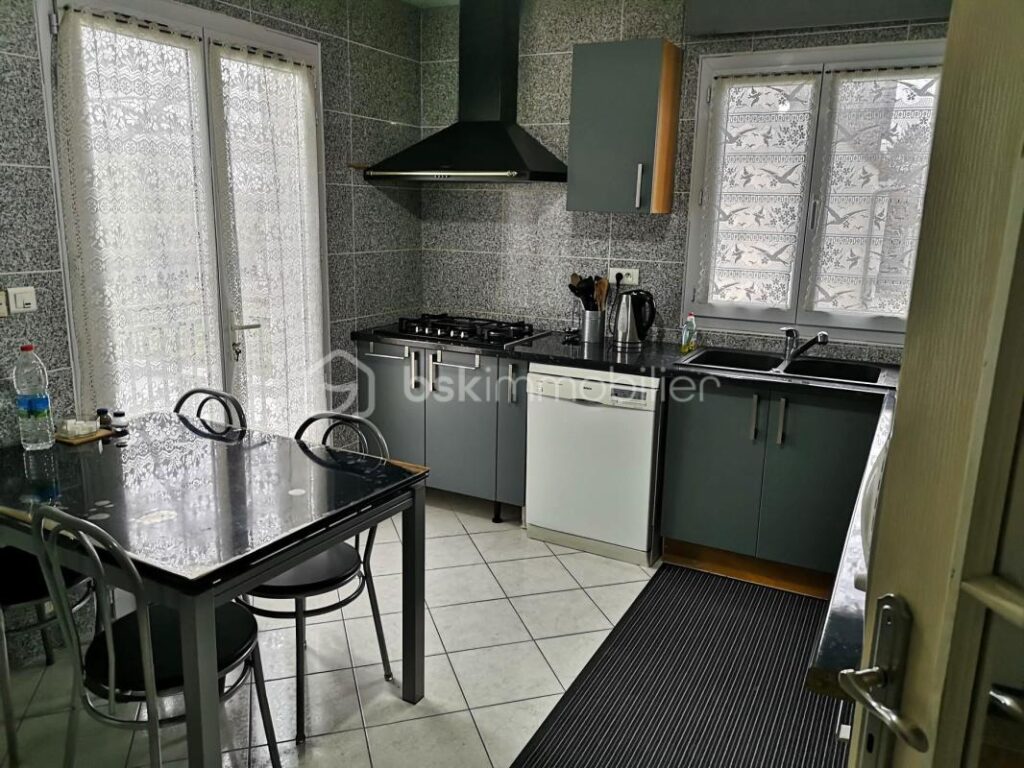 MAISON 8 pièces 186 m² – 8 pièces – 7 chambres – 183 m²