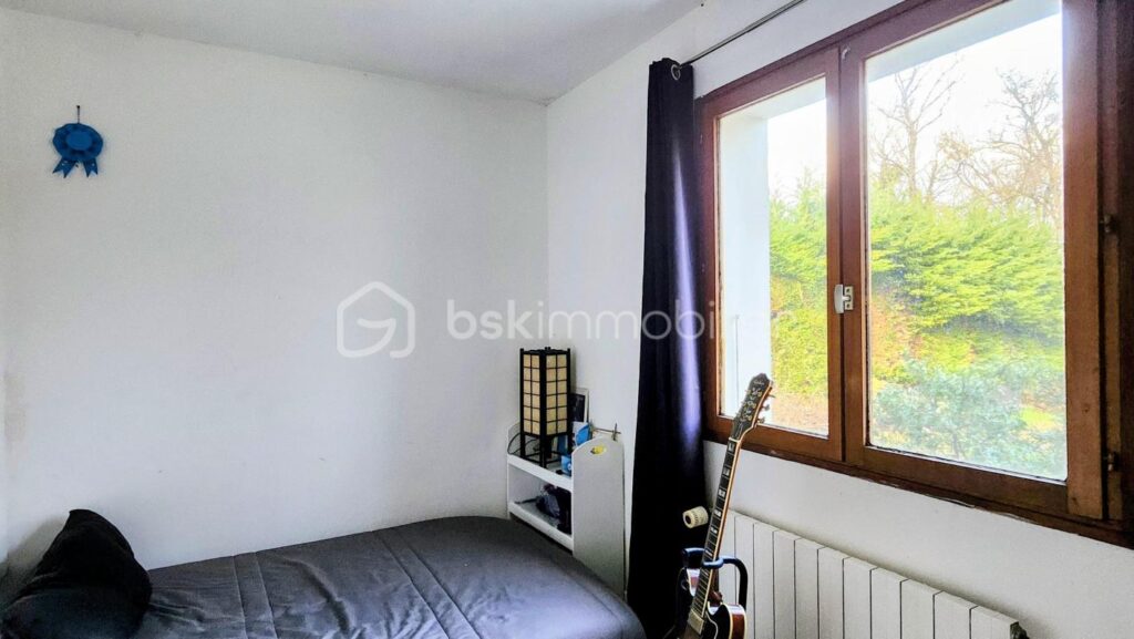 VALLIERES — CALME — VUE DEGAGEE — 4 CHAMBRES — GARAGE — CAVE – 5 pièces – 4 chambres – 94 m²