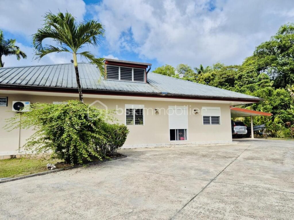 Superbe villa T4 de 200m2 à Matoury – 4 pièces – 3 chambres – 200 m²