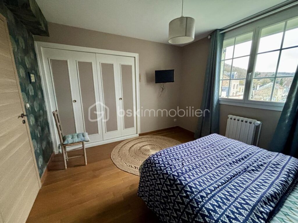 Maison Individuelle rénovée 5 pièces avec Sous-Sol Complet, garage et jardin – Nouzonville – 5 pièces – 4 chambres – 121 m²