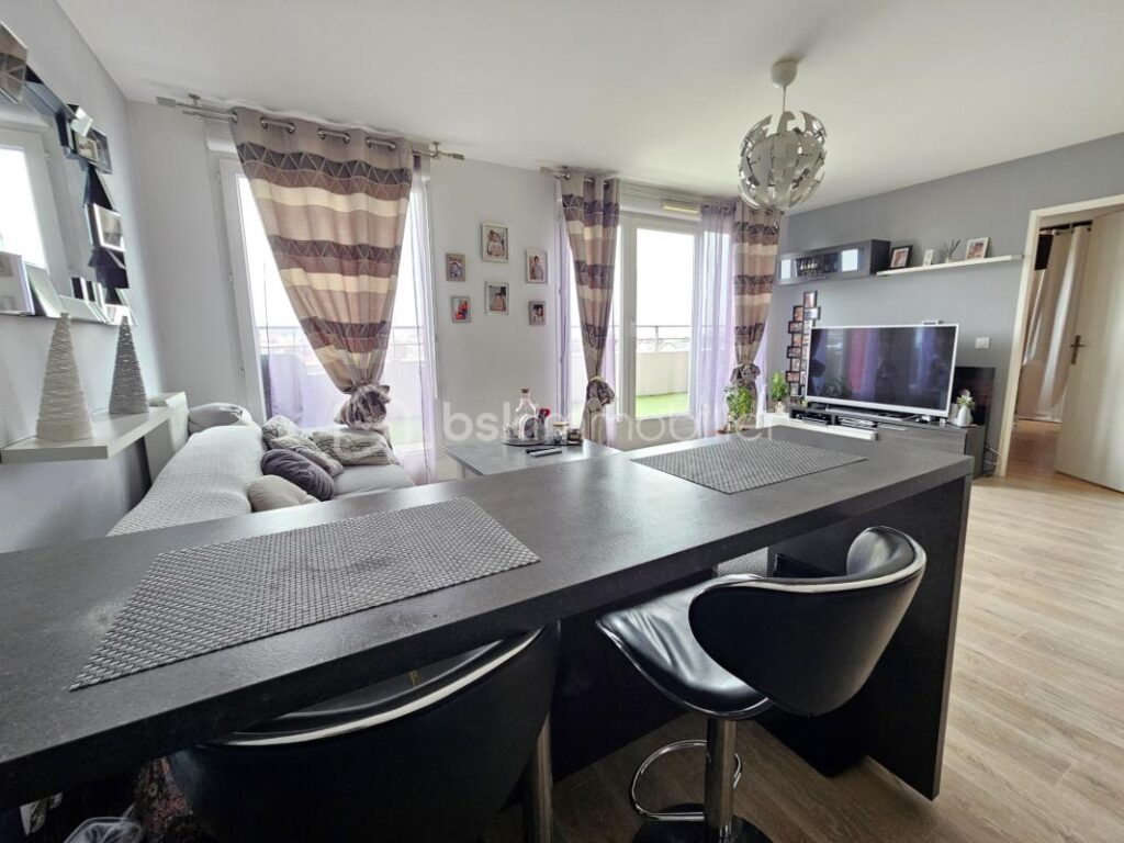 Dernier étage F2 44m² terrasse 14m² SUD parking DPE C – 2 pièces – 1 chambre – 44 m²