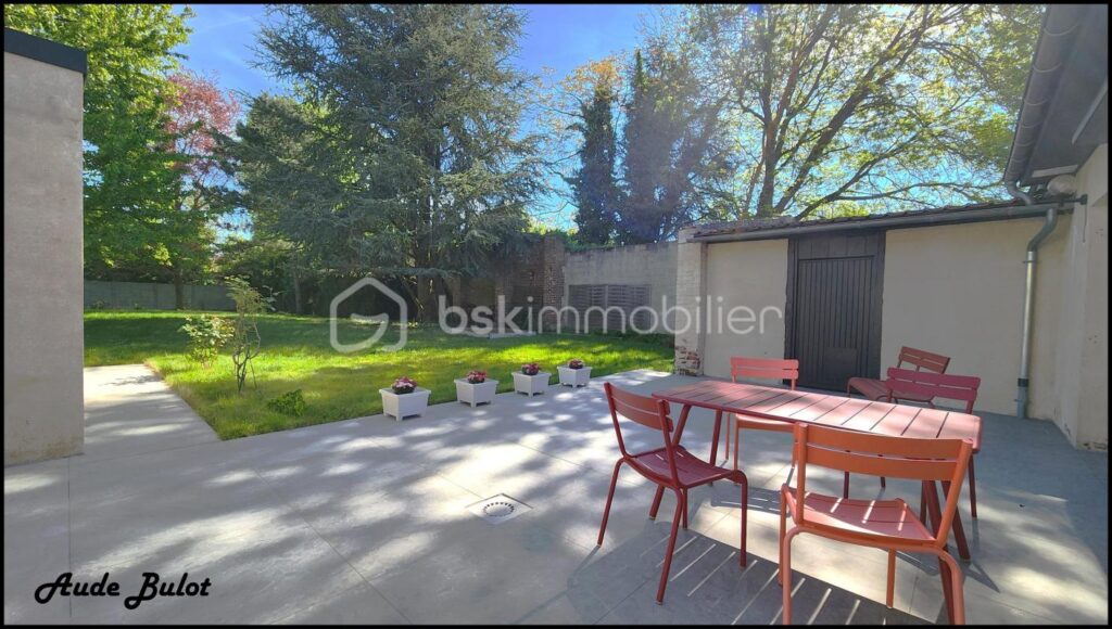 Ferme au carré de 285 m² – Un havre de paix aux portes de Lille – 7 pièces – 4 chambres – 285 m²