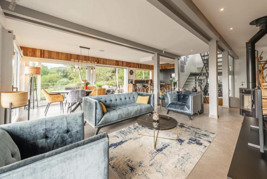 EXCLUSIVITE : SUPERBE VILLA MODERNE 270 M2 SAINT JORIOZ AVEC VUE SUR LAC D ANNECY – 9 pièces – 6 chambres – 269 m²