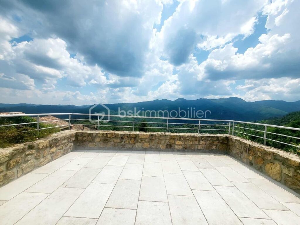 Maison en pierre à Thueyts – 6 pièces – 2 chambres – 127 m²