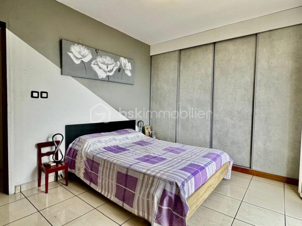 Maison spacieuse avec pergola et jacuzzi – 4 pièces – 3 chambres – 115 m²