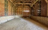 Magnifique bâtisse en pierre de 219m² habitable avec environ 658m² de dépendance sur 10600m² partiellement clos – 7 pièces – 4 chambres – 219 m²