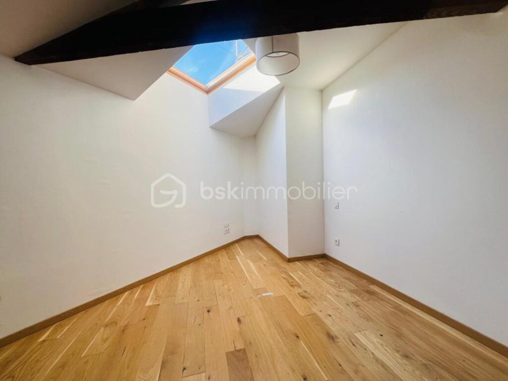 Maison et studio de 98m² à Fougères – 4 pièces – NR chambres – 98 m²