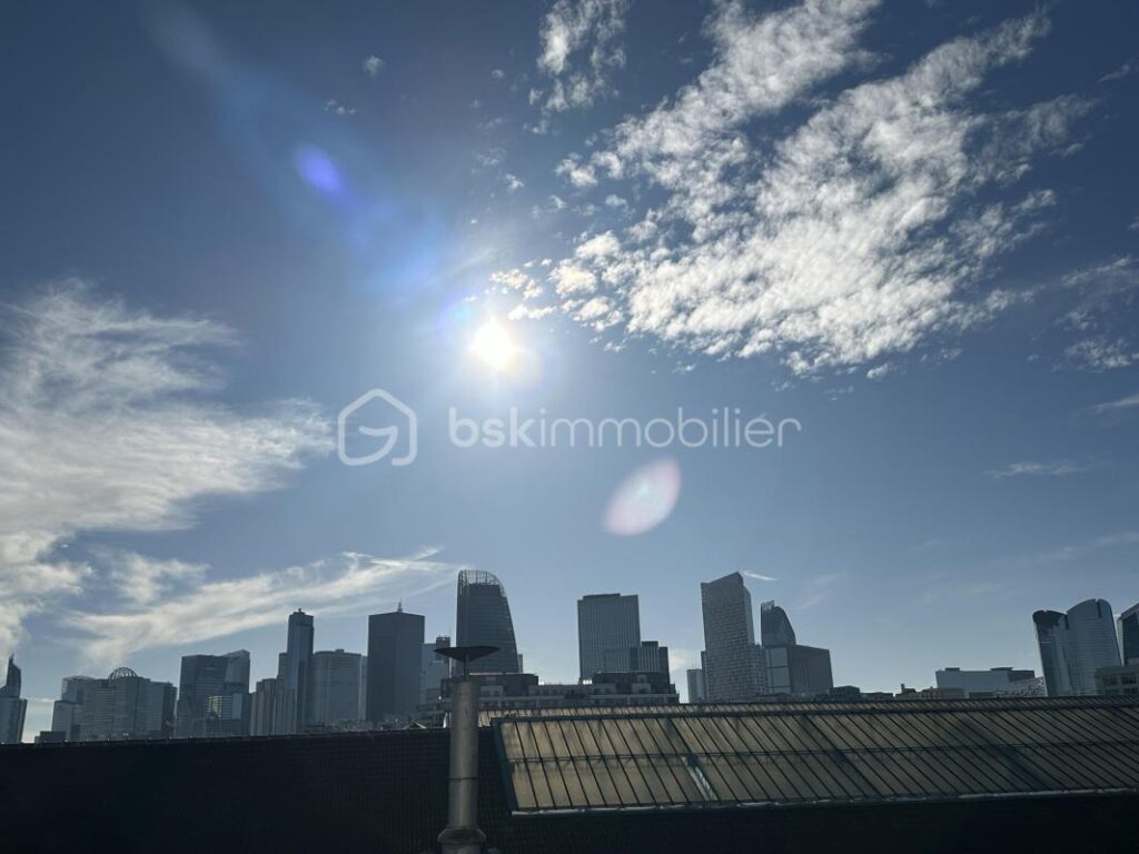 UN JOLIE 2 pièces VUE LA DEFENSE au pied du tramway – 2 pièces – 1 chambre – 39 m²