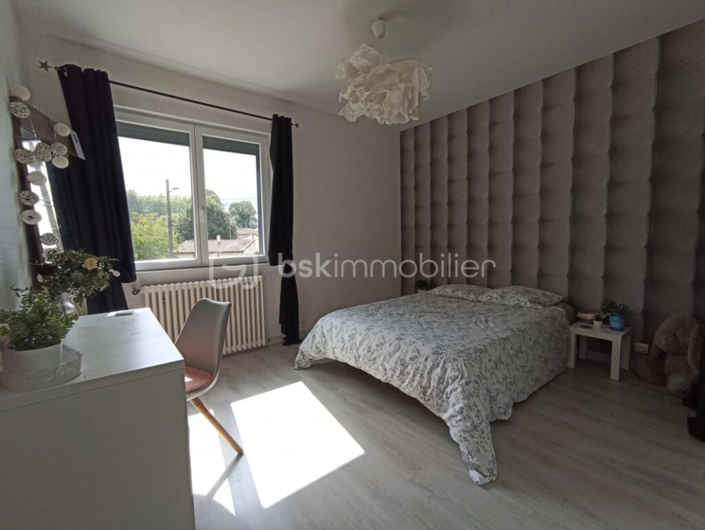 🏡 Exclusivité : Maison Familiale Spacieuse avec Rénovations Modernes – Calme Absolu & Proximité Pombonne/Centre-Ville ! – 6 pièces – 5 chambres – 152 m²