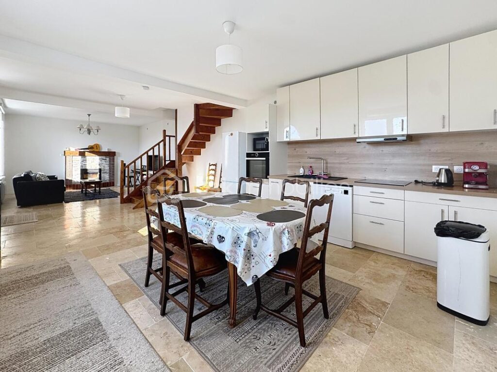 Maison Bourgeoise au coeur d’un bourg – 5 pièces – 4 chambres – 145 m²