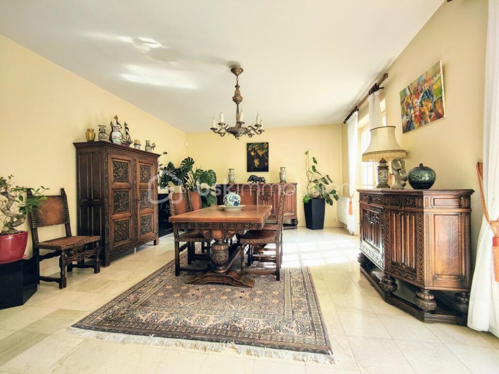 Propriété 2 maisons parc boisé privé av tennis – 11 pièces – 6 chambres – 234 m²