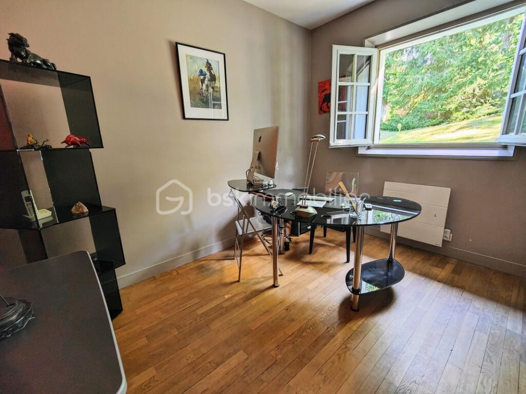 Bien immobilier d’exception dans un parc boisé privé av tennis ! – 7 pièces – 4 chambres – 170 m²