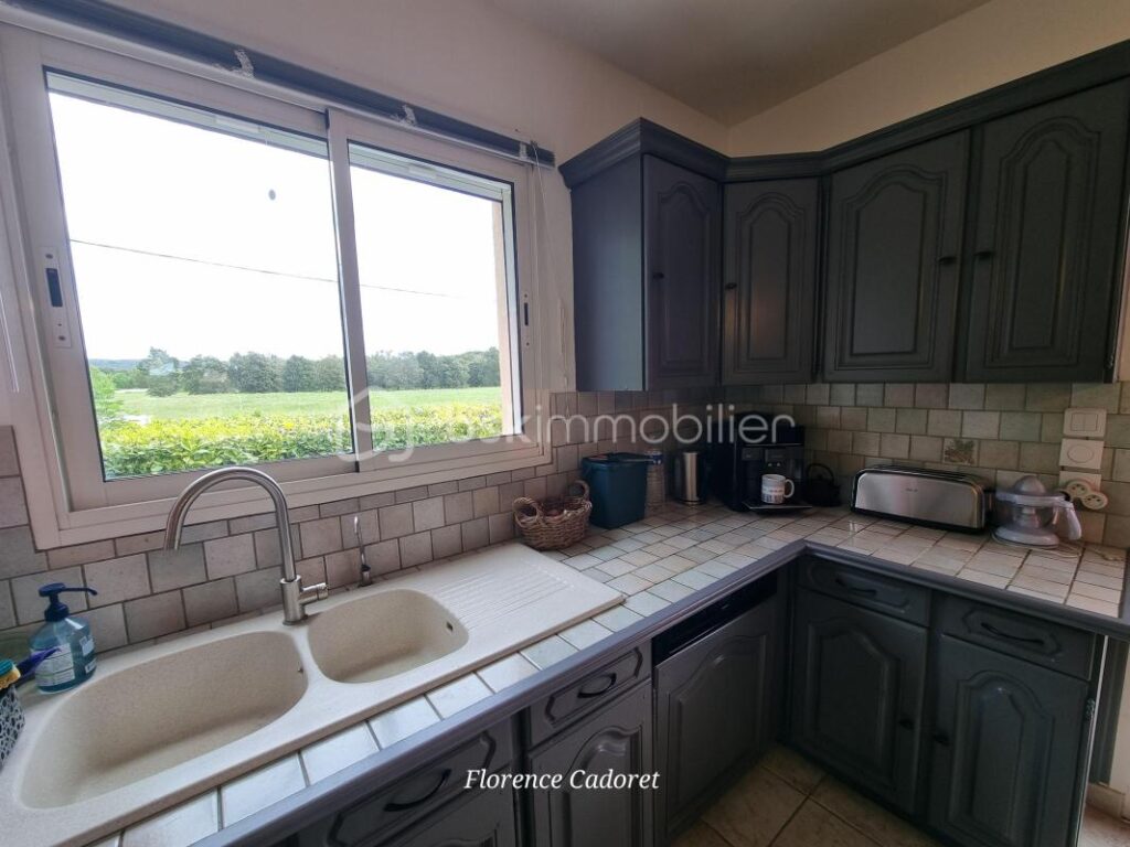 GRANDE VILLA AU CALME AUX PORTES D UZES – 8 pièces – 6 chambres – 239 m²