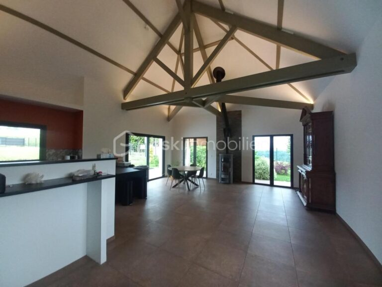 Élégance contemporaine au cœur de la campagne de Loucrup – 8 pièces – 4 chambres – 220 m²