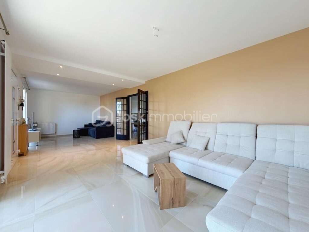 NOUVELLE PEPITE POUR POSER SES VALISES ! – 7 pièces – 4 chambres – 114 m²