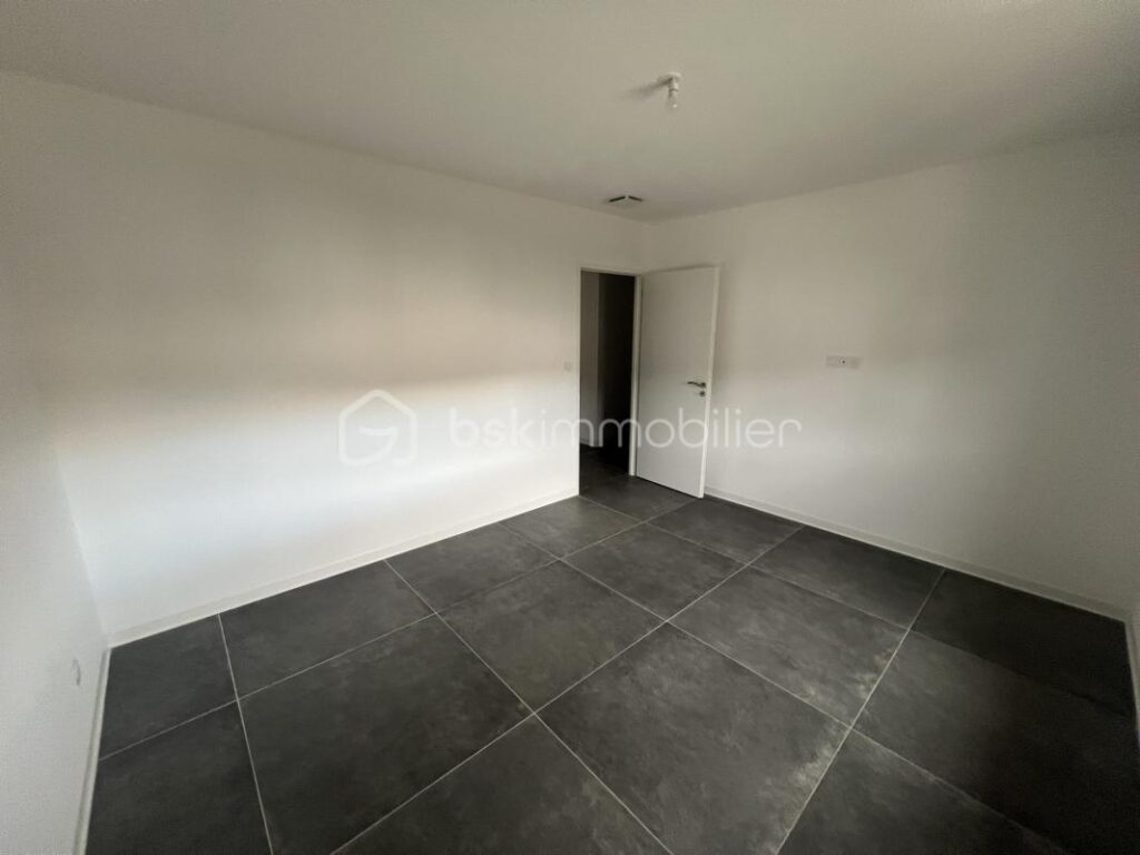 Villa contemporaine neuve 150m2 avec piscine – 6 pièces – 5 chambres – 150 m²