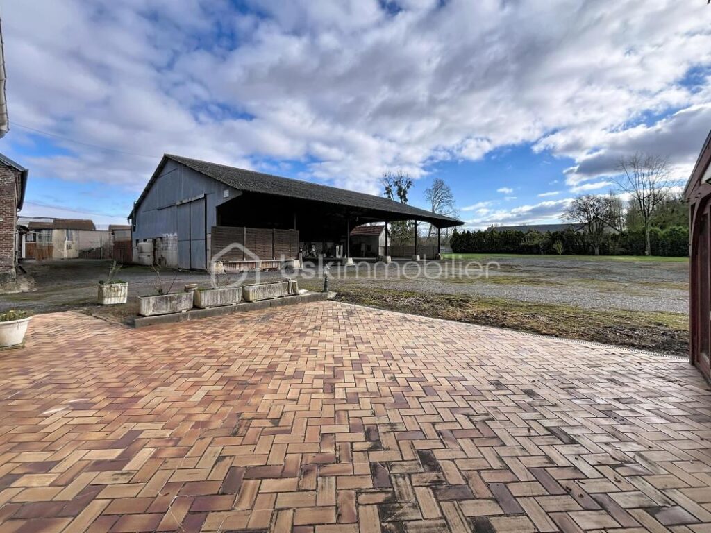 CORPS DE FERME AVEC HANGARS ET PATURE – 8 pièces – 4 chambres – 222 m²