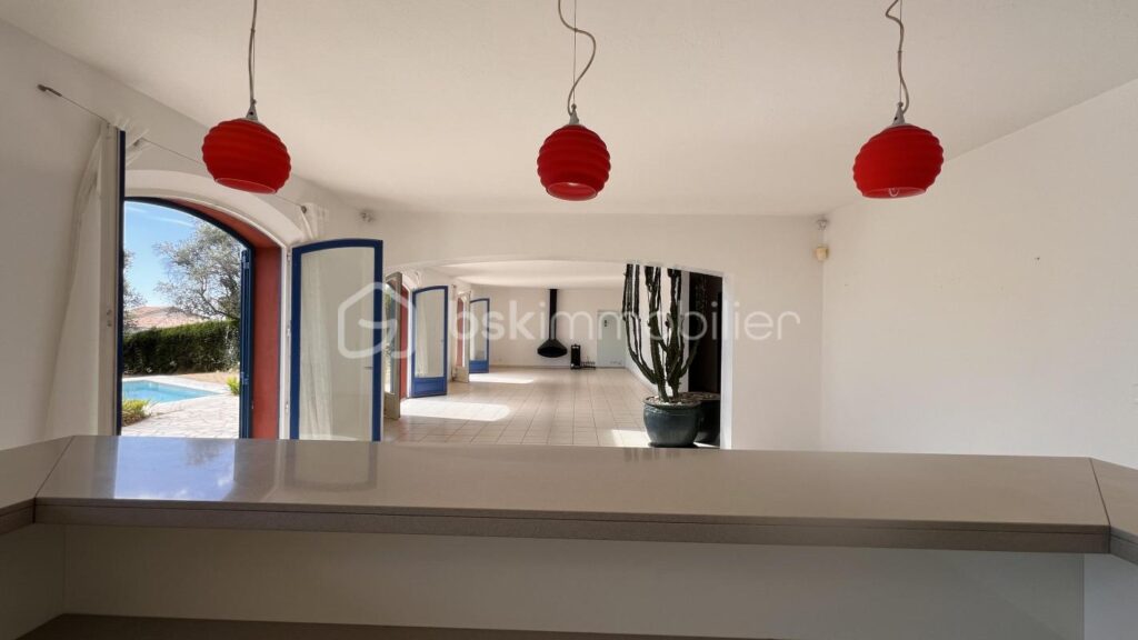 VILLA D’ARCHITECTE – VUE MER PANORAMIQUE – PISCINE – GARAGE – PROCHE CENTRE-VILLE – 7 pièces – 5 chambres – 230 m²