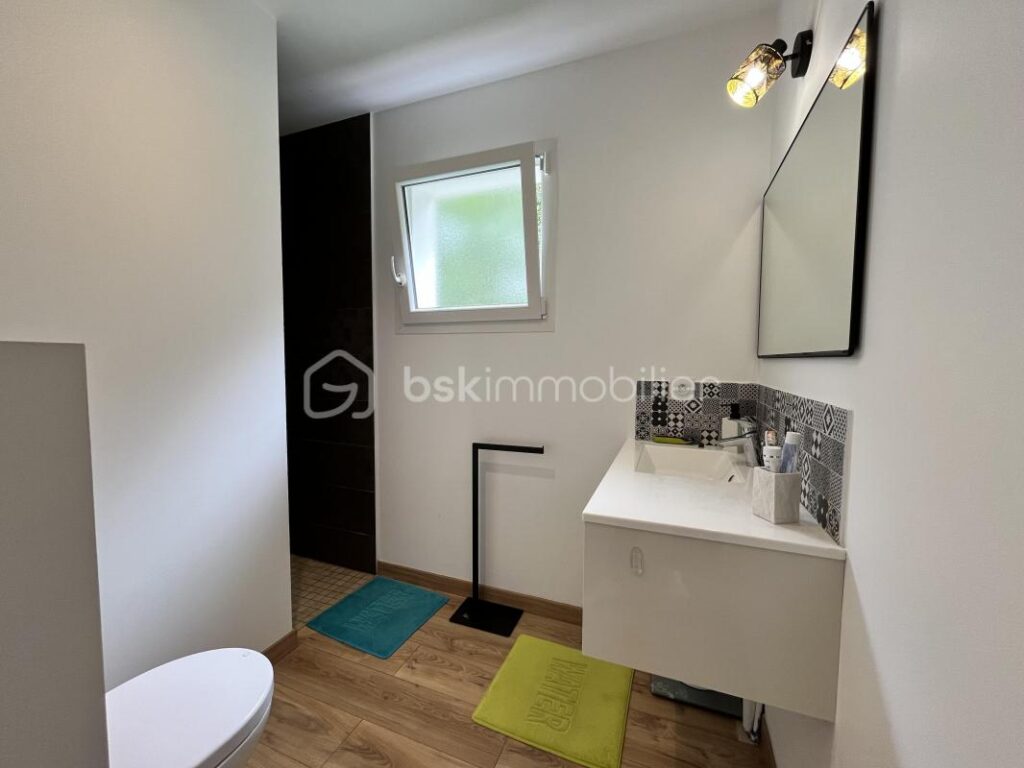 Maison contemporaine avec piscine – 4 pièces – 3 chambres – 130 m²