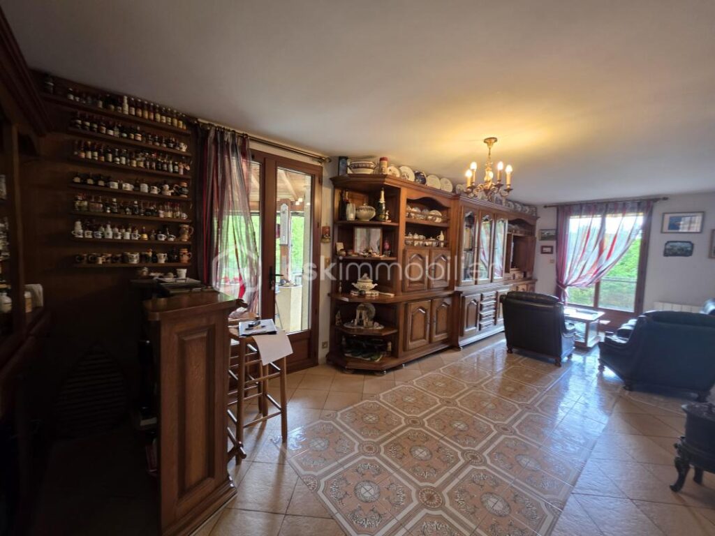 MAISON STE COLOMBE EN BRUILHOIS- GARAGE- JARDIN 3850 m² – 5 pièces – 4 chambres – 140 m²