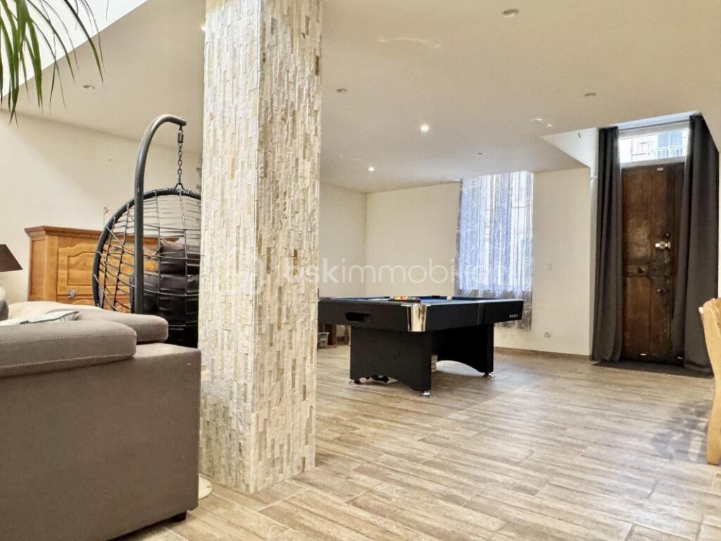 Maison de maître rénovée avec piscine , Jardin et Place de Parking à Saint-Chinian – 6 pièces – 5 chambres – 180 m²