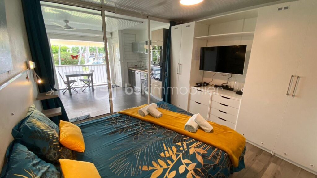 Quart de villa entièrement refait Anse des Rochers – 1 pièce – 1 chambre – 35 m²