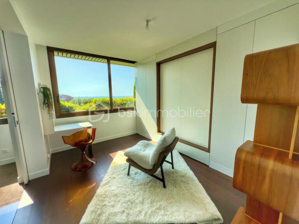 SOUS OFFRE- CO- EXCLUSIVITE – CANNES – CROIX DES GARDES – 132 M² – 4 PIECES – VUE MER – CALME – PISCINE – PARKING – 4 pièces – 3 chambres – 132 m²