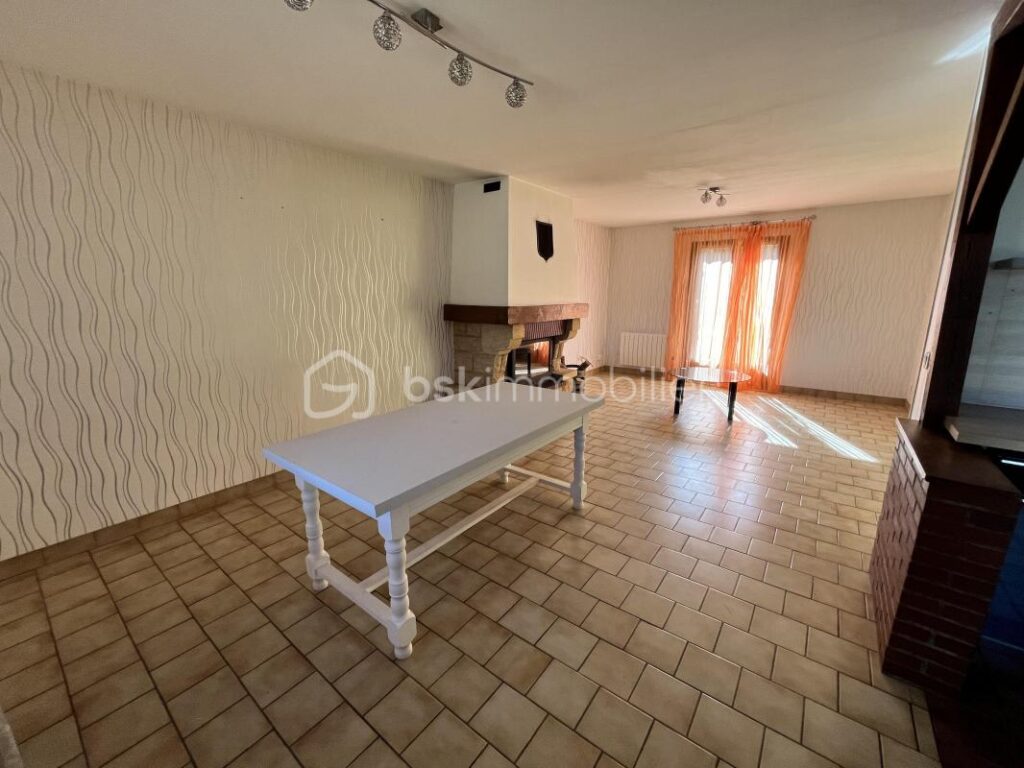 Charmant pavillon de plain-pied sur sous-sol complet avec garage et terrain – 4 pièces – 3 chambres – 89 m²