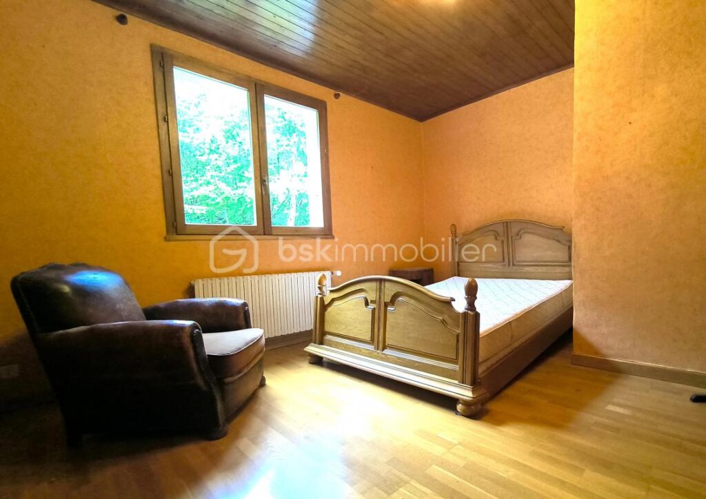 MAISON AVEC VUE SUR LE MONT BLANC – 8 pièces – 4 chambres – 353 m²