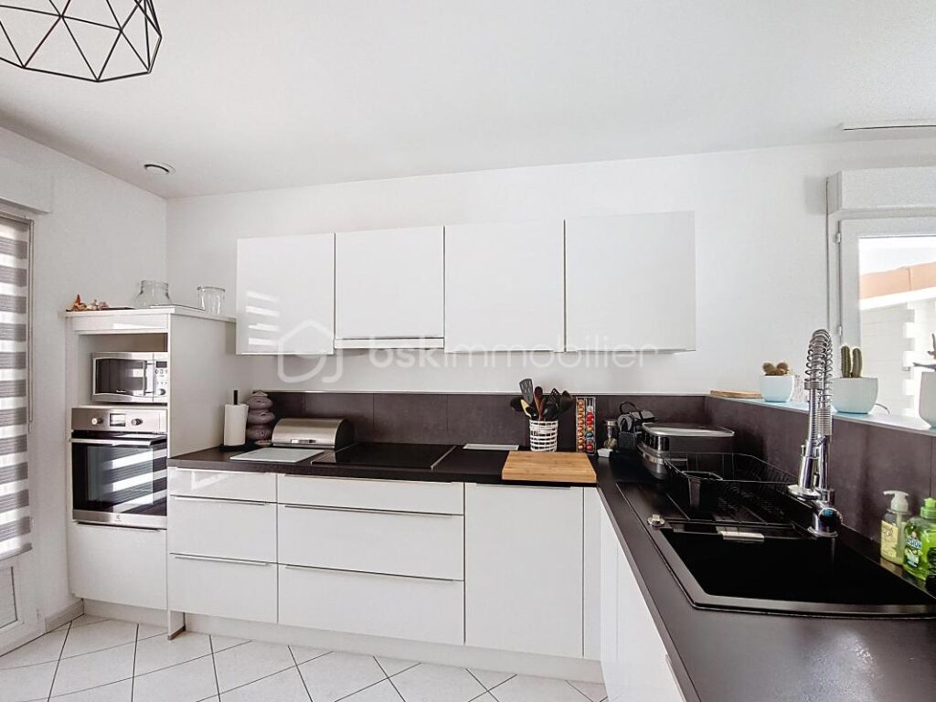 BELLE MAISON AVEC PISCINE PROCHE DE DIJON – 4 pièces – 3 chambres – 110 m²