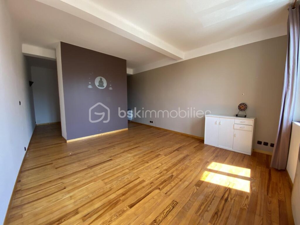 Maison de charme au cœur du village de Nègrepelisse – 5 pièces – 3 chambres – 165 m²