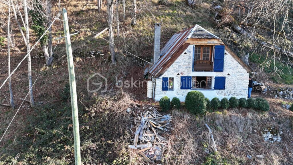 🪺 Grange Foraine Suspendue – 60 m² – Pied-à-Terre Haut de Gamme 900m d’altitude dans les Pyrénées 🪺 – 3 pièces – 2 chambres – 60 m²