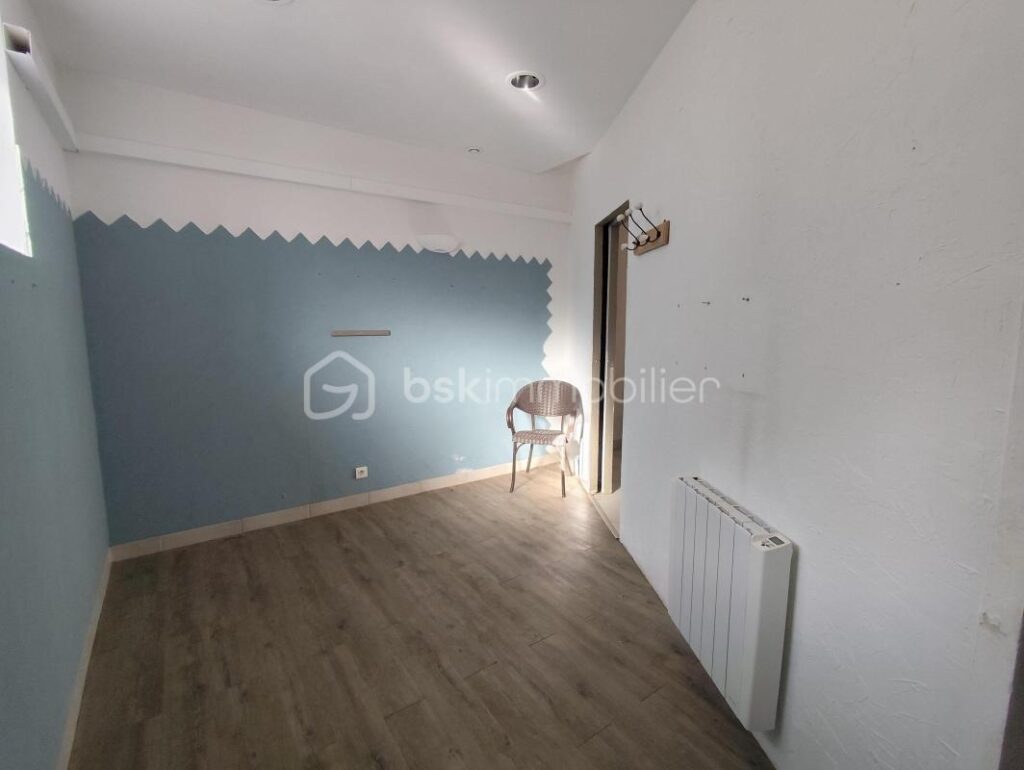 IMMEUBLE PROCHE DES COMMODITES – 7 pièces – NR chambres – 140 m²