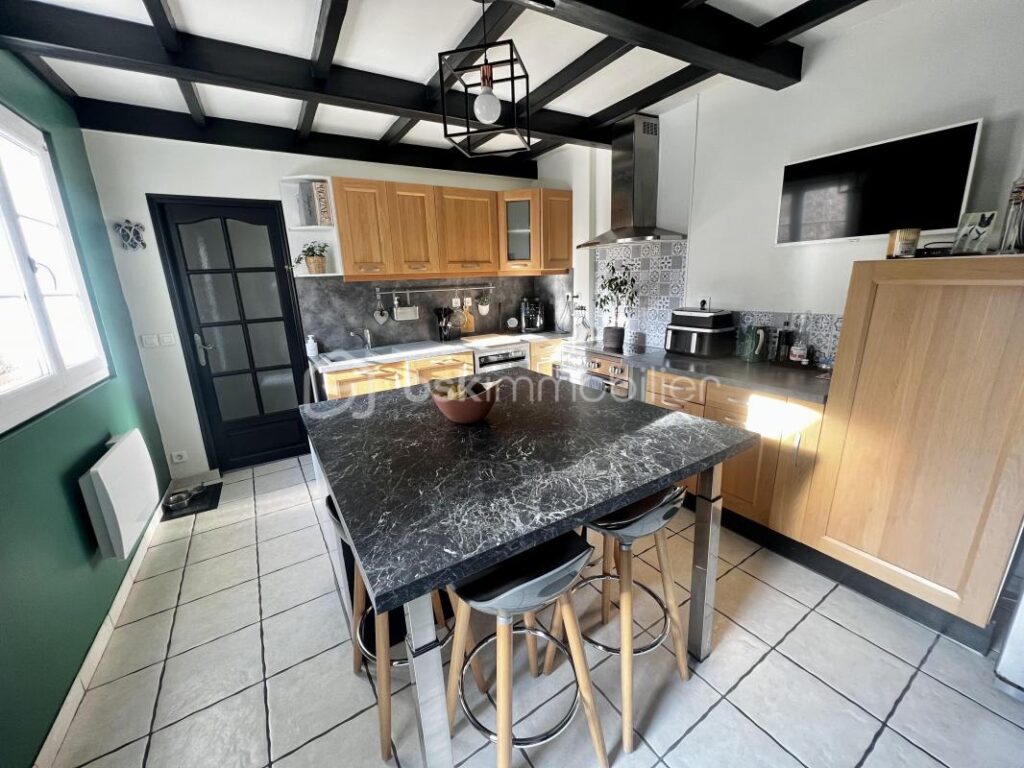 Submergez-vous dans une oasis de tranquillité à quelques minutes de Crécy la Chapelle! – 6 pièces – 4 chambres – 150 m²