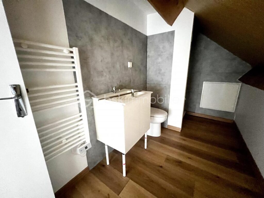 Découvrez l’élégance et la sérénité en plein cœur de Coulommiers pour habitation ou professionnels de santé !!! – 6 pièces – 4 chambres – 203 m²