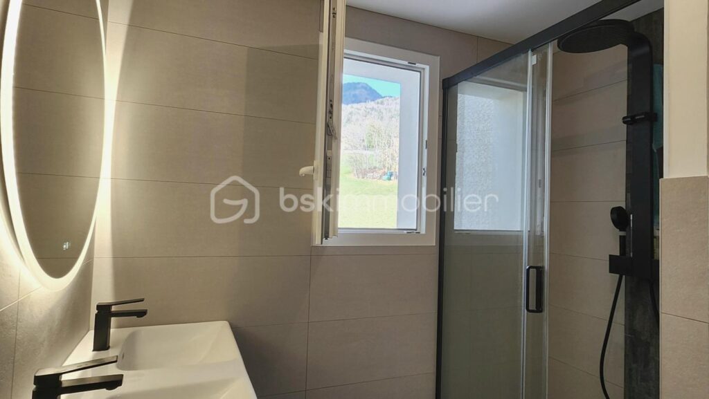 Maison construite en 2020 à haute performance énergétique – 6 pièces – 5 chambres – 170 m²