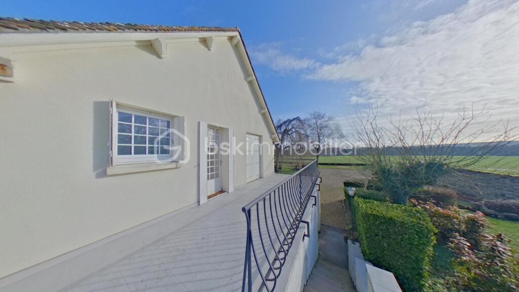 Magnifique propriété de 180 m² sur 1778 m² de terrain – 6 pièces – 4 chambres – 180 m²