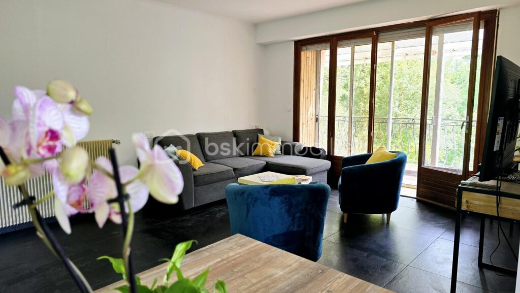 Maison 180 m² possibilité jusqu’à 6 chambres, panneaux photovoltaïques – 8 pièces – 5 chambres – 180 m²