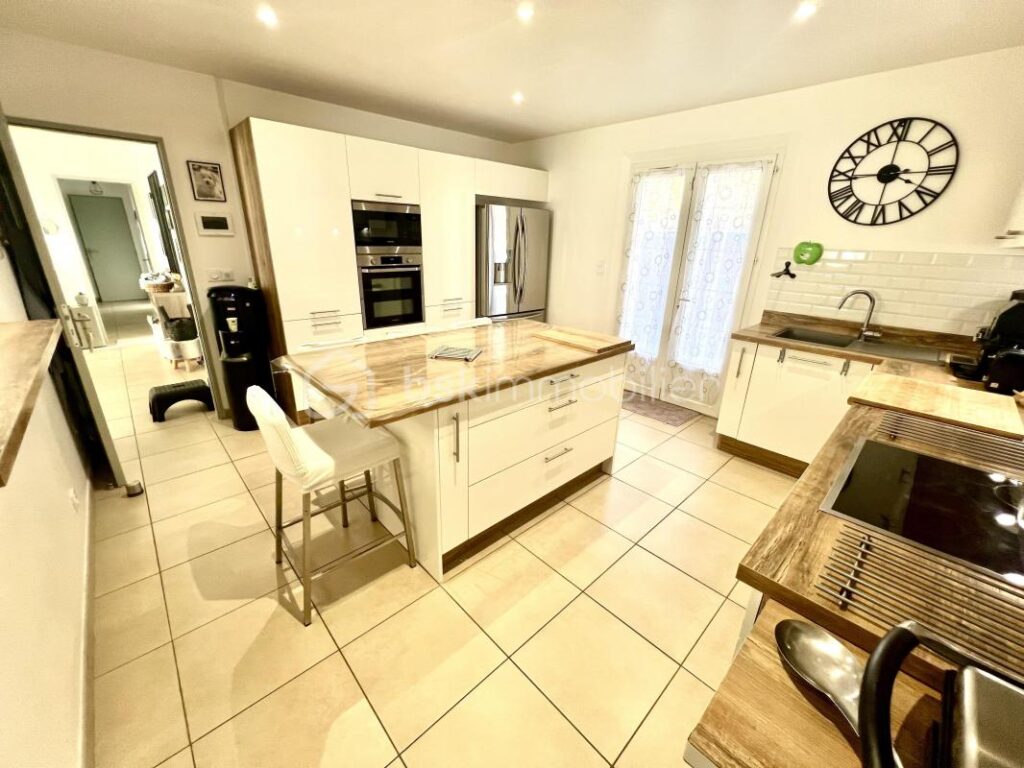 Villecroze (83690) – Villa de plain pied – 3 Chambres – Piscine – Garage – 4 pièces – 3 chambres – 115 m²