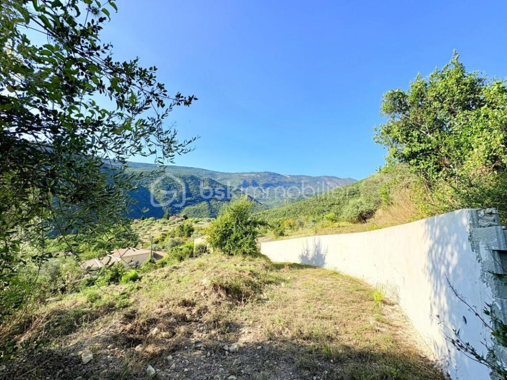 🌿 Terrain constructible 2 126 m² avec permis purgé – Pierrefeu (06) – NR pièces – NR chambres – 2126 m²