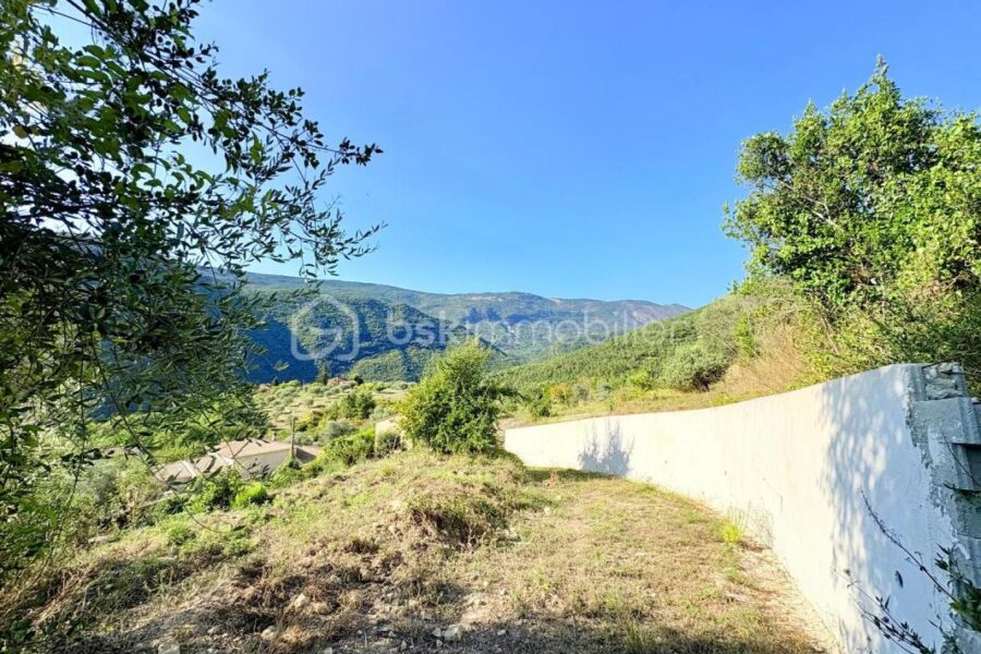 Terrain à vendre à Pierrefeu