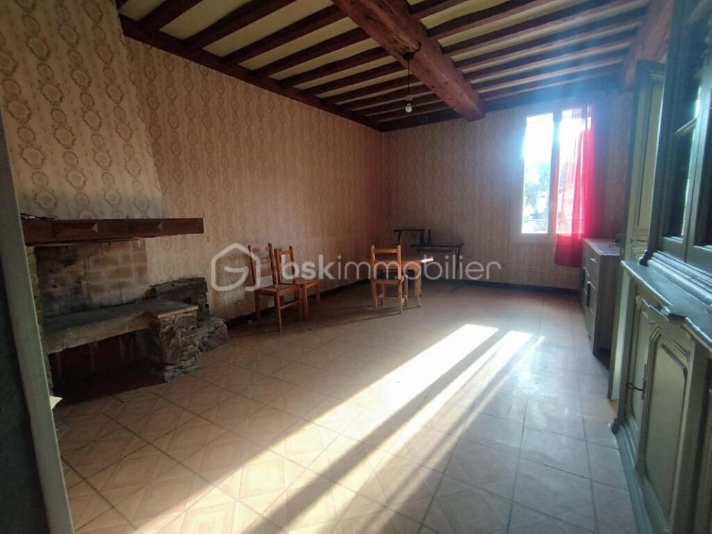 MAISON DE VILLAGE 300M2 OU ENSEMBLE IMMOBILIER DE 3 APPARTEMENTS – BROUILLA – 11 pièces – 8 chambres – 300 m²