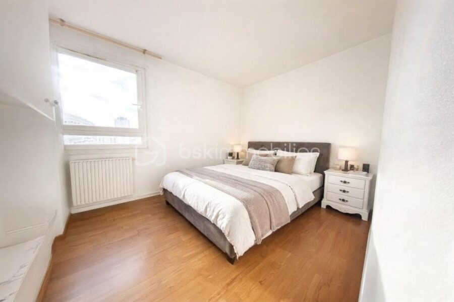 Appartement à vendre à Paris 18e arrondissement — Vue sur la ville — photo 7