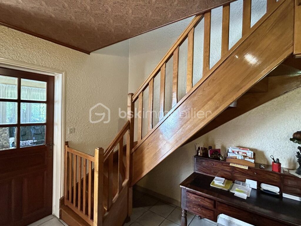 Maison avec grand Terrain (7000m2) et dépendance – 5 pièces – 4 chambres – 134 m²