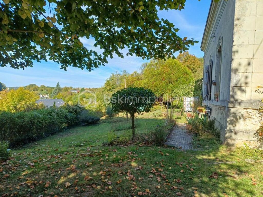 Vue imprenable sur la vallée de la Roche à St Paterne Racan pour cette maison de 3 chambres (possibilité 4) – 5 pièces – 3 chambres – 131 m²