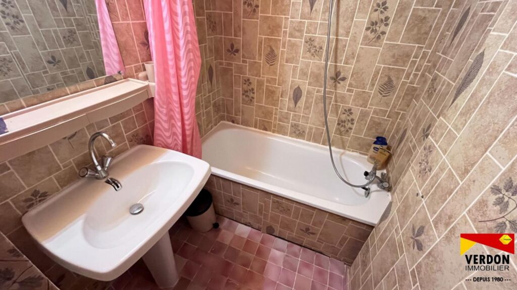 STUDIO mezzanine atypique de + de 24 m² – 1 pièce – NR chambres – 24 m²