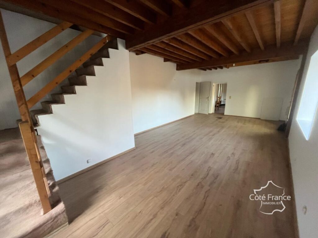 maison de 3 chambres au calme avec dépendances donnant sur l – 5 pièces – 3 chambres – 114 m²